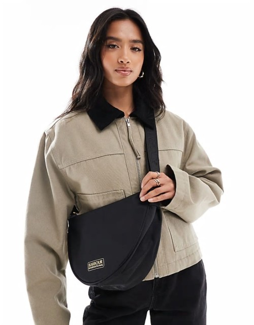 Qualify sling bag in black