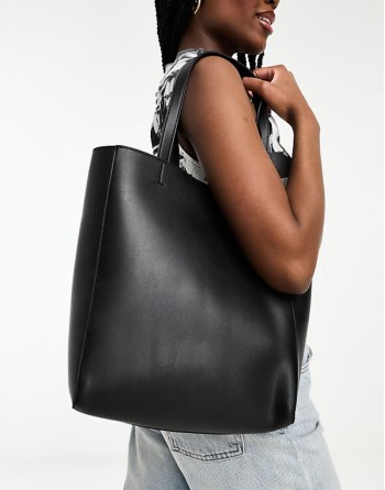 Durable tote bag in black