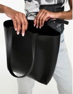 Durable tote bag in black