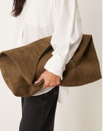 faux suede scoop tote bag in khaki - KHAKI
